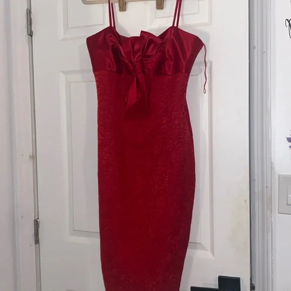 Maggy London | Dresses | Maggy London Red Cocktail Dress | Poshmark
